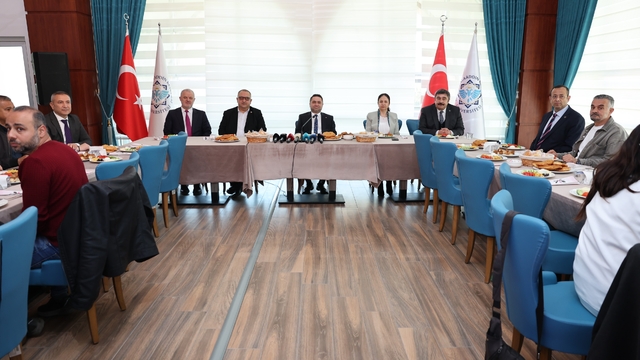 ALKÜ'de Alanya'nın geleceğine yön verecek yol haritası başlıyor
ALKÜ, 2030 Vizyon projesini kamuoyuna duyurdu
ALKÜ Rektörü Türkdoğan: ''Esas hedefimiz, ulusal ve uluslararası düzeyde tanınırlığımızın artması''