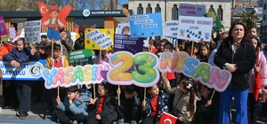 "Maarifin Kalbinde Çocuk" kortej yürüyüşü