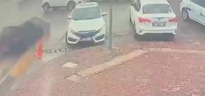 Şanlıurfa’da iki otomobilin çarpıştığı kaza kamerada; 3 yaralı