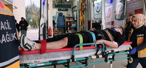 Bursa'da iki otomobilin karıştığı kazada sürücüler yaralandı