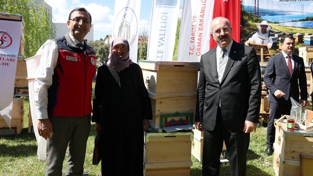 Çanakkale'de geçen yıl orman yangınlarından etkilenen 39 üreticiye 2 bin kovan dağıtıldı
