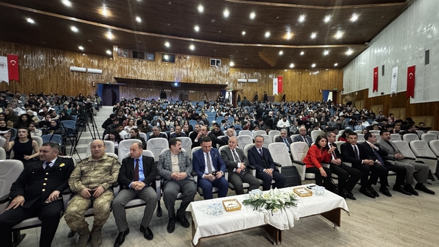 Fırat Üniversitesi'nde sanal kumar ve uyuşturucu konferansı düzenlendi