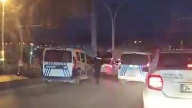 Babası kızmasın diye uygulamadan kaçtı, polisin üzerine araç süren genç kovalamacayla yakalandı
Uygulamadan kaçan ehliyetsiz sürücü kenti birbirine kattı