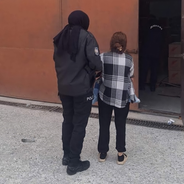 Hırsızlıktan 18 yıl 9 ay hapis cezası bulunan kadın yakalandı