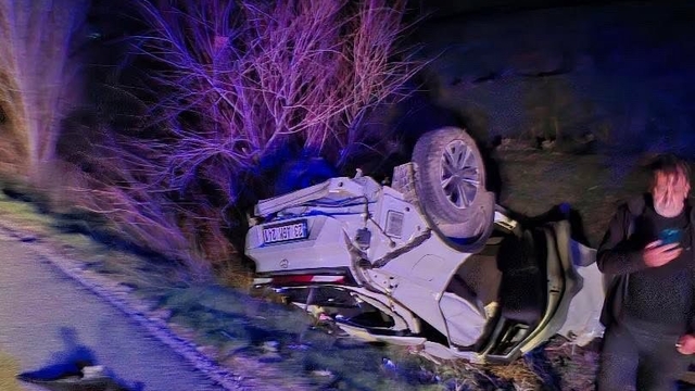 Elazığ'da otomobil takla attı: 2 yaralı