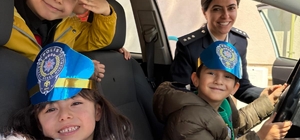 Gemerek'te anaokulu öğrencilerinden polislere ziyaret