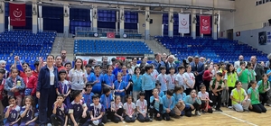 Efeler'de minikler sporla buluştu