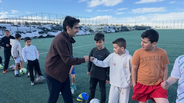 Sarıkamış Kaymakamı Enis Aslantatar'dan Gençlik Merkezi'ne ziyaret