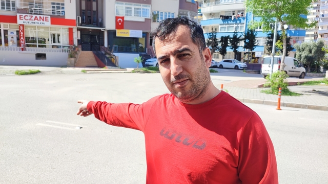 Kapısı açık olan toplu taşıma aracından düşen adam ağır yaralandı
Şahsın toplu taşıma aracından düşme anı saniye saniye güvenlik kamerası tarafından görüntülendi