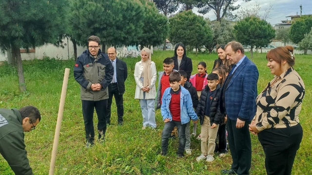 Germencik'te özel öğrenciler Orman Haftası'nda fidan dikti