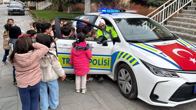 Üzümlü'de anaokulu öğrencilerinden emniyete ziyaret