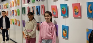 Kartepe'de minik ressamların eserleri Sanat Evi'nde sergileniyor