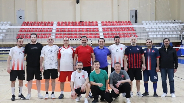İl Müdürü İlhan, personellerle voleybolda buluştu