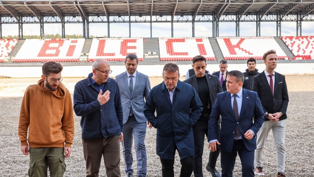 Vali Sözer yeni stadyum inşaatında ve spor salonunda incelemelerde bulundu