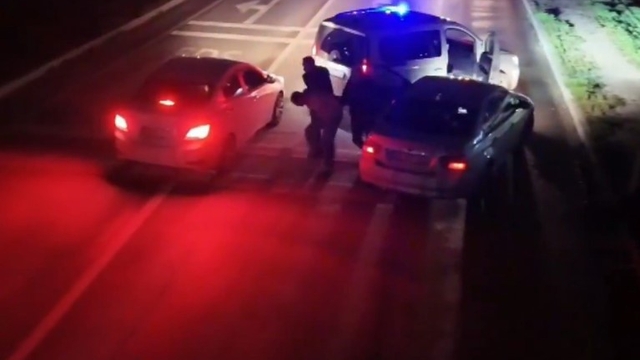 Zehir tacirlerinin özel elektronik düzenekli bölme oyununu polis bozdu