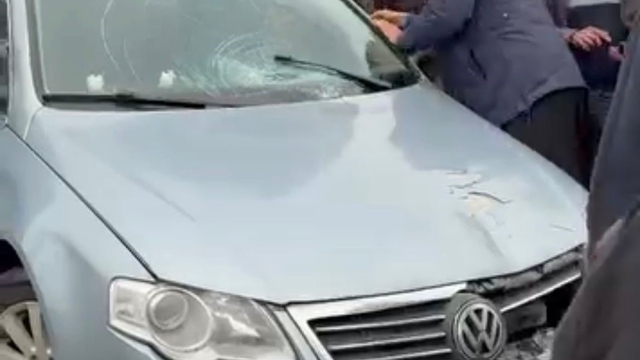 Siverek'te dehşet anları
14 yaşındaki kıza çarpan sürücü, aracını kalabalığın üzerine sürerek kaçtı