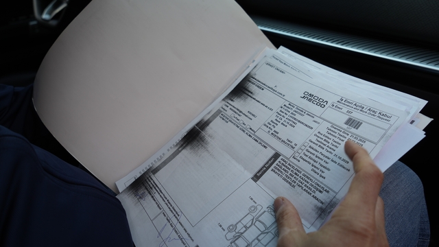 Gelin arabası hayaliyle aldığı sıfır otomobil kabusu oldu
Bitmeyen arızalar tüketiciyi isyan ettirdi
"Bir sonraki arızada fren mi tutmayacak, gaz mı takılı kalacak, durup dururken yağ mı boşaltacak, cam mı patlayacak bilmiyoruz"