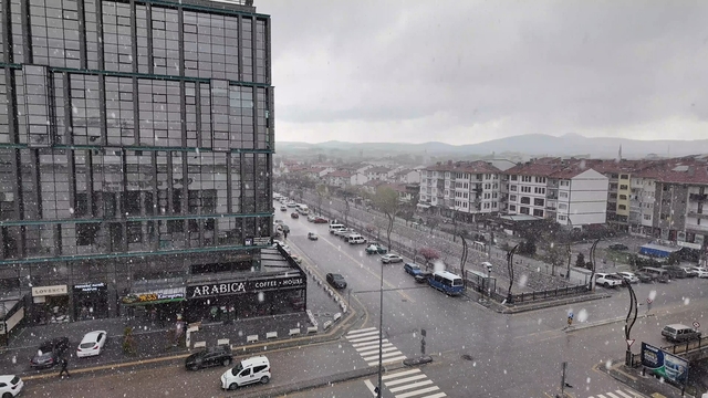 Çubuk ve Akyurt'ta kar etkili oluyor