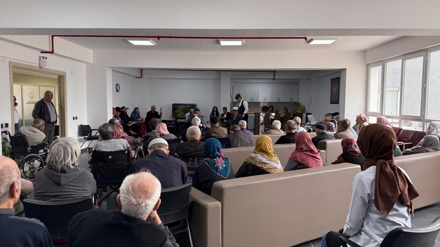 Eskişehir'de huzurevi sakinleri için tiyatro gösterisi düzenlendi