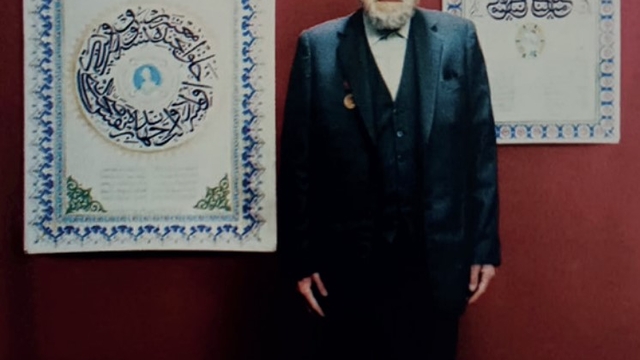 Kastamonulu Hattat Emrullah Demirkaya'nın 73 eseri vefatından 34 yıl sonra ilk defa bir sergide toplandı
Emrullah Demirkaya'nın, 7 farklı koleksiyondan, Valilik organizasyonu ile toplanan  73 eseri  Kastamall'da 1 ay boyunca görülebilecek