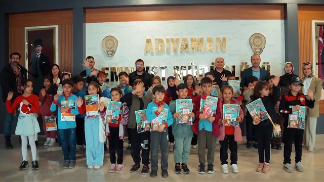 Öğrencilerden polislere anlamlı Polis Haftası sürprizi