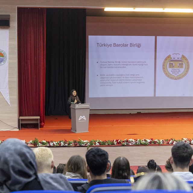 Mersin'de üniversite adaylarına meslek tanıtım semineri