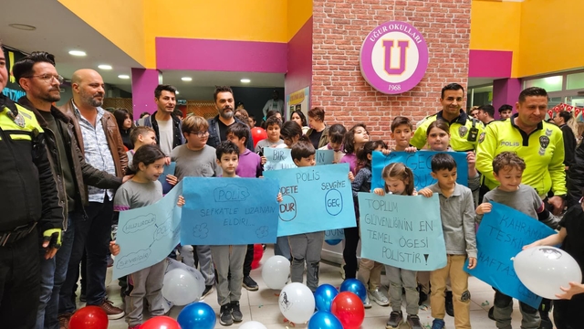 Marmaris'te ilkokul öğrencilerinden polislere "ihbarlı" sürpriz