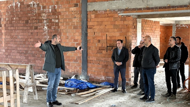 Tosya Belediye Başkanı Kavaklıgil, düğün salonu inşaatını inceledi