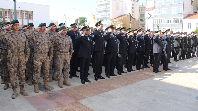 Aydın'da Polis Haftası törenle kutlandı
Emniyet Müdürü Erdoğan: "Türk polisi yüksek görev şuuruna sahiptir"