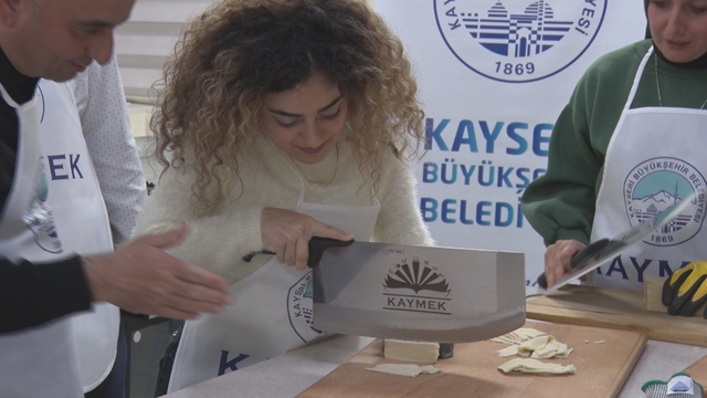 Kayseri'de AB'den Coğrafi İşaret Tescili alan pastırmaya ilgi büyüyor
KAYMEK'ten A'dan Z'ye pastırma eğitimi