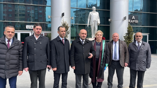 Eskişehir Büyükşehir Belediyesi'ne 'Fahiş artış' için suç duyurusu
AK Parti İl Başkanı Albayrak:
"Bu fahiş artışın sadece bir 'hata' değil, bilinçli bir müdahale olduğu somut belgelerle ortadadır"
"Eskişehir halkı adına hukuk önünde hesap sormaya kararlıyız"