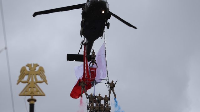 Polis özel harekatın helikopterli gösterisi nefes kesti