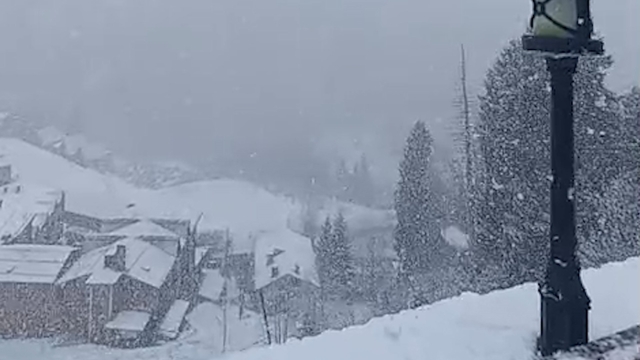 Dünyaca ünlü Ayder Yaylası'nda kar etkisini sürdürüyor