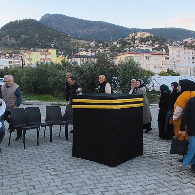 Anamur'da hacı adaylarına Kabe maketiyle uygulamalı eğitim