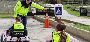 Minikler trafik güvenliğini jandarmadan öğrendi