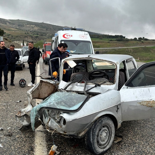 İki otomobilin çarpıştığı kazada: 1 kişi yaralandı