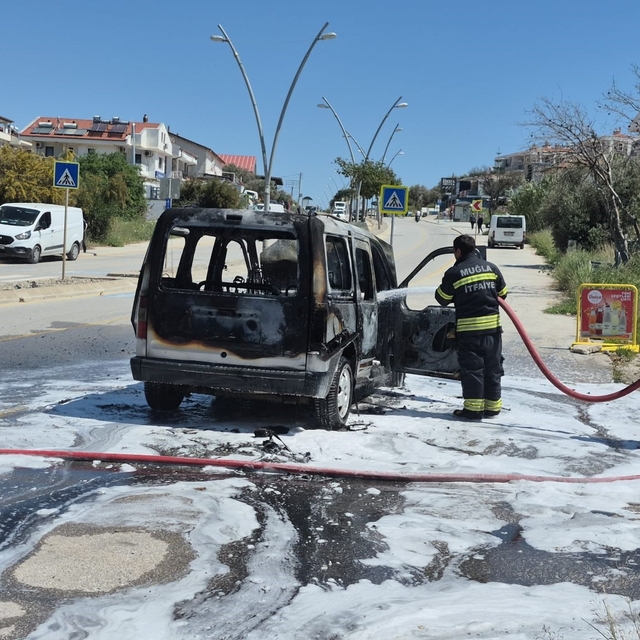 Datça'da ticari araç küle döndü