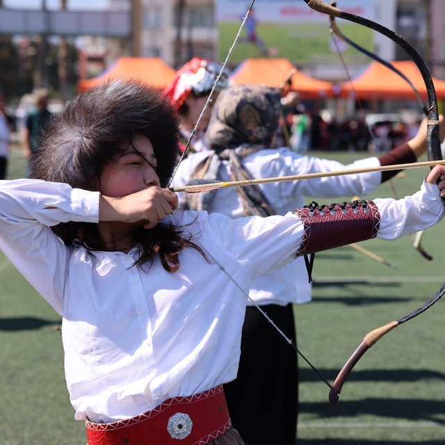 Mersin'de geleneksel okçuluk şöleni: 13 ilçeden 150 sporcu katıldı