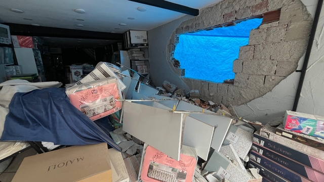 Dükkanı yıkılan esnafa 'brandalı' çözüm