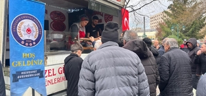 Mevlit çıkışı vatandaşlara lokma ikramı