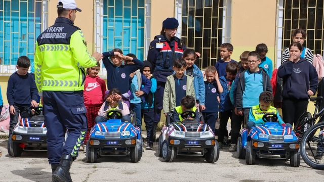 Boyabat'ta öğrencilere trafik kuralları bilgilendirmesi yapıldı