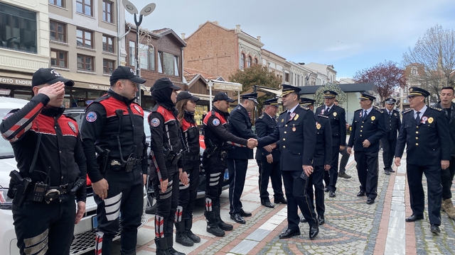 Edirne'de Polis Haftası kapsamında bilgilendirme stantları kuruldu