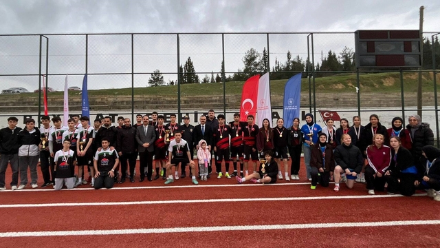 Boyabat'ta "Gençler Sporda, Gelecek Emniyette Mini Futbol Turnuvası" düzenlendi
