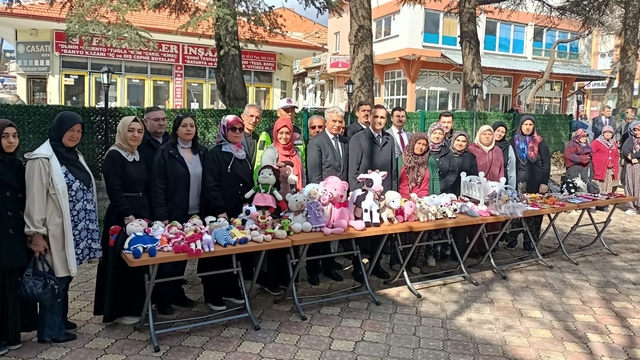 Hüyük'te el emeği, göz nuru eserler görücüye çıktı