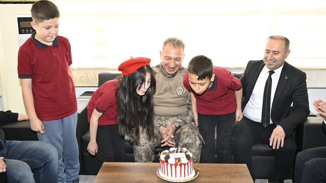 Amasya'da ortaokul öğrencileri Polis Haftası'nı kutladı
