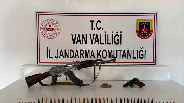 Van'da silah ve gümrük kaçağı malzemeler ele geçirildi