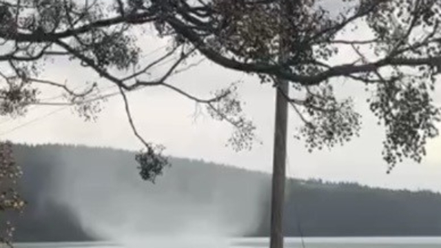 Sumbas'ta baraj üzerinde oluşan hortum kameraya yansıdı