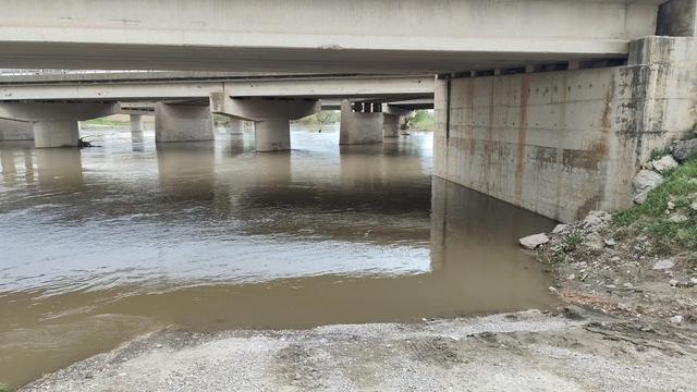 Yağmurdan yükselen dere, aracıyla köprü altından geçmek isteyen yaşlı adamı yuttu