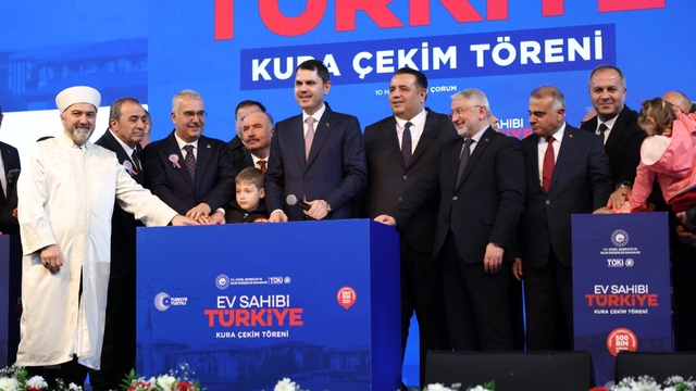 Çorum'da 2 bin 867 konutun hak sahipleri belirlendi
TOKİ Başkanı Sungur: "1 milyon 762 bin konut rakamına ulaştık"