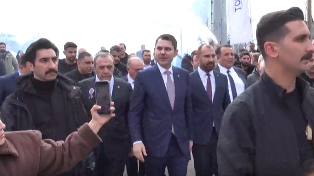 Bakan Kurum, Çorum'da 'Ev Sahibi Türkiye' kura çekim törenine katıldı